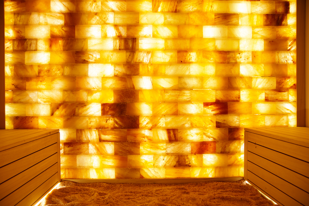 Obrázek zobrazuje: Cenu sauny zvyšuje nejen její velikost, ale i nejrůznější doplňky (jako třeba stěna ze solných cihel)